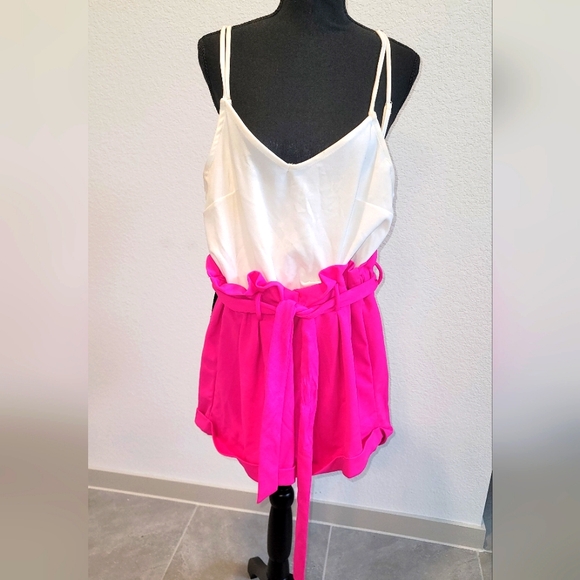 Color blocking Romper Ivory and Fuchsia (L) - Picture 3 of 11